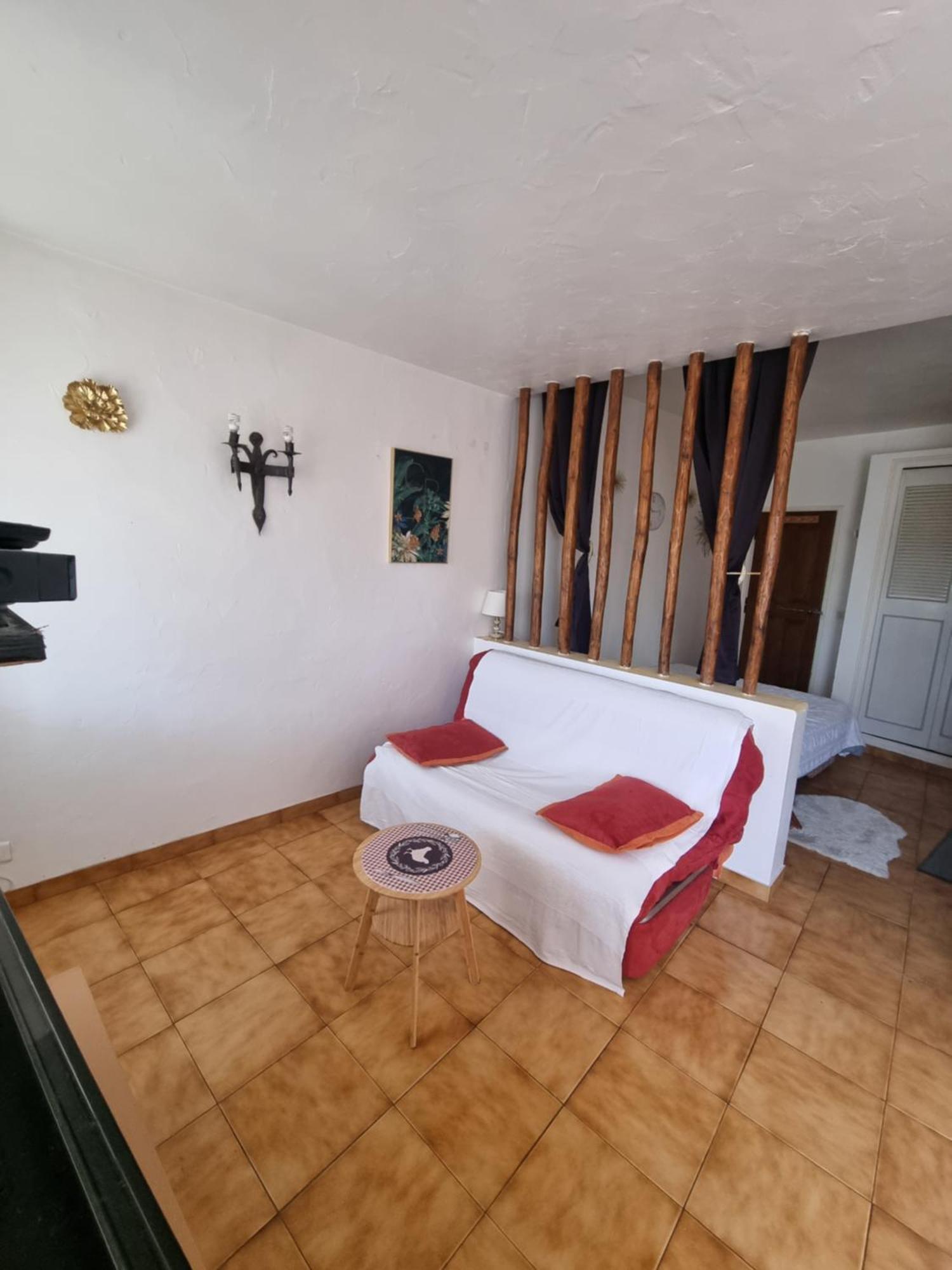 Logement Equipe Grimaud Extérieur photo