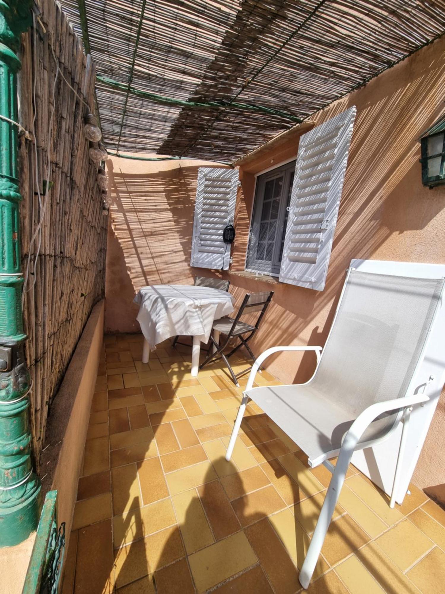 Logement Equipe Grimaud Extérieur photo